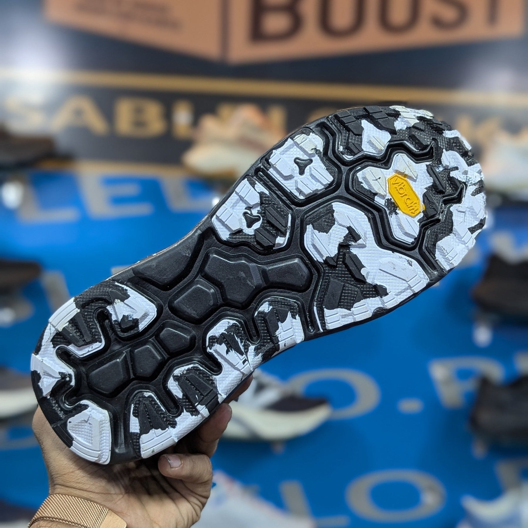 NEW BALANCE FRESH FOAM MORE TRAIL V2 BLACK WHITE