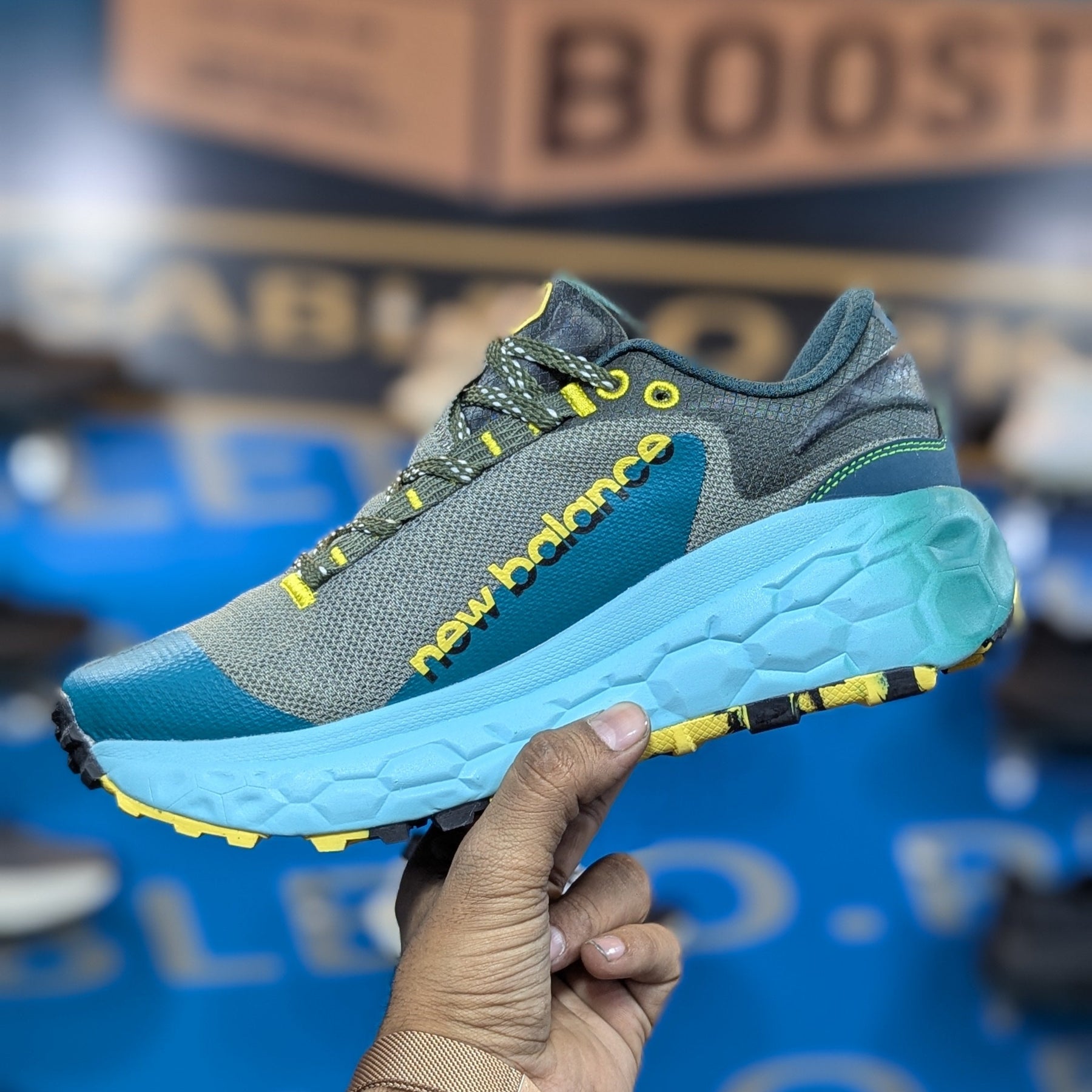 NEW BALANCE FRESH FOAM MORE TRAIL V2 GRAY GREEN