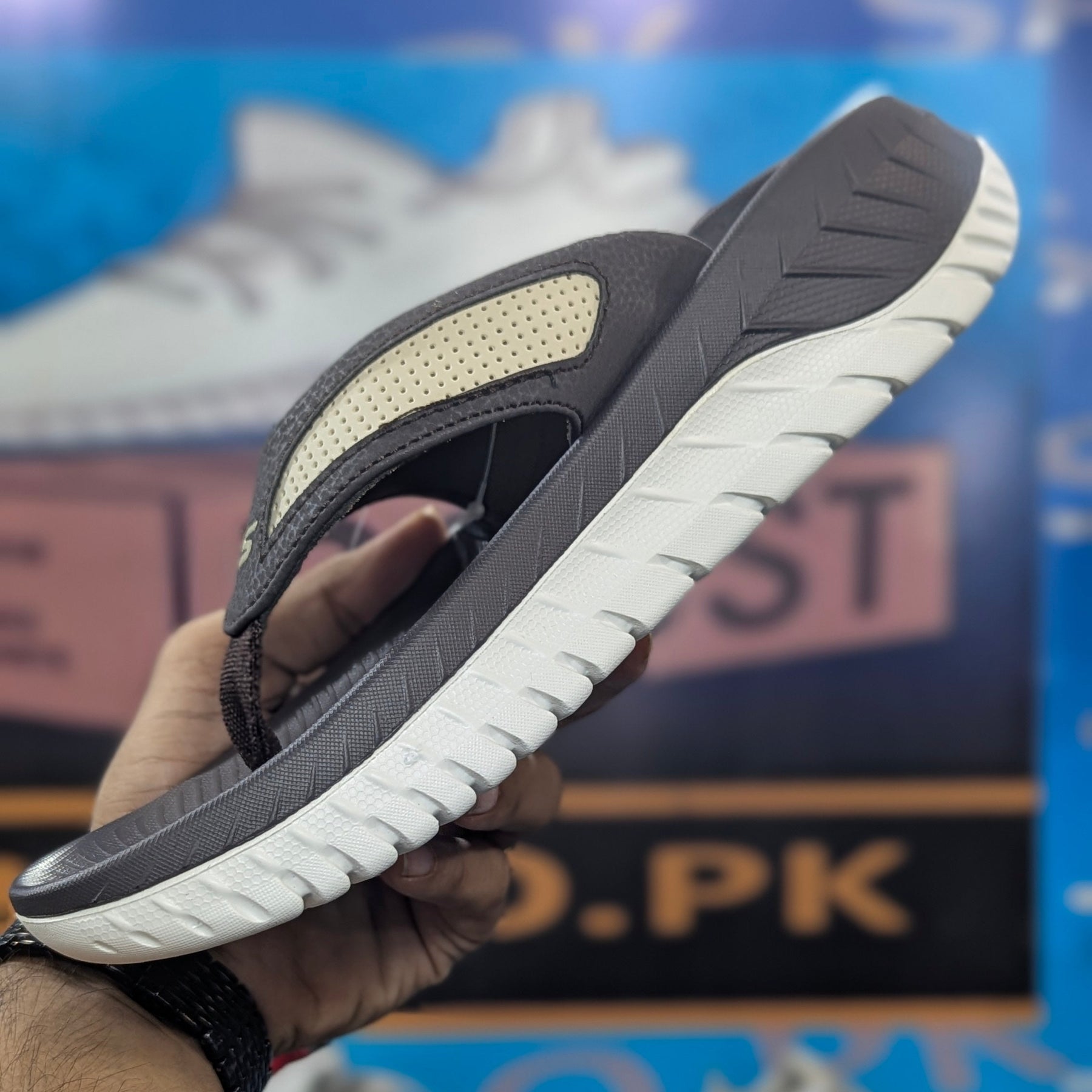 Skechers relax fit Flip Flop Brown Premium Quality (Dot perfect)