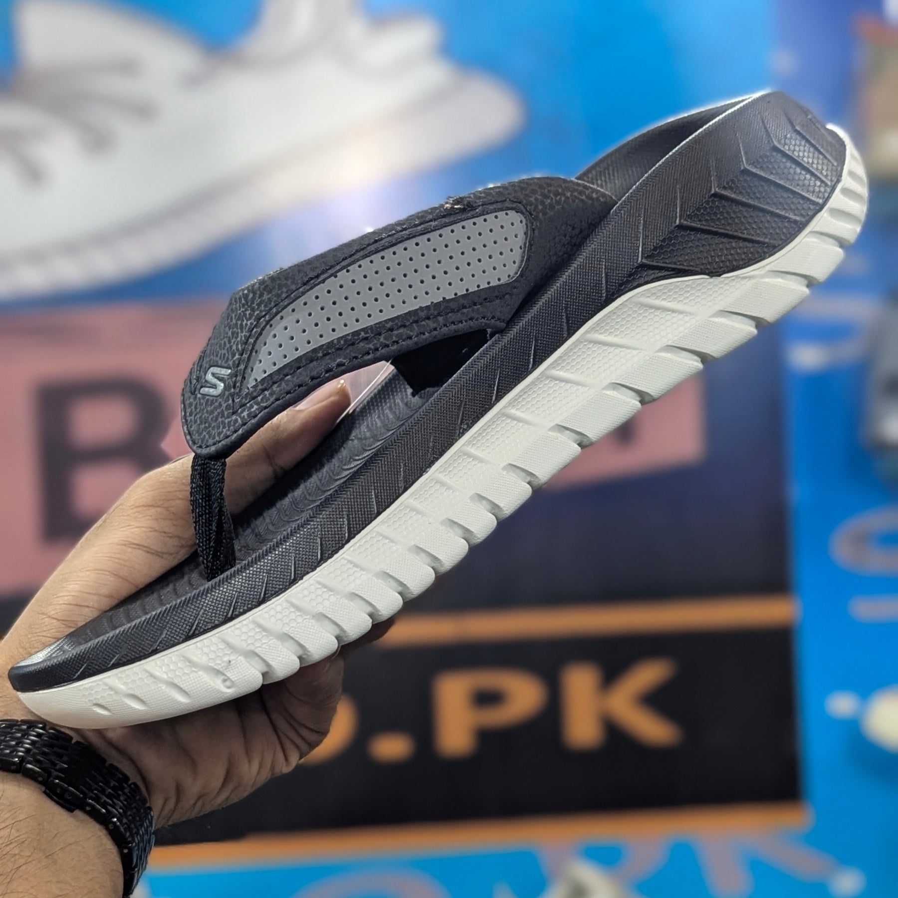 Skechers relax fit Flip Flop black Premium Quality (Dot perfect)