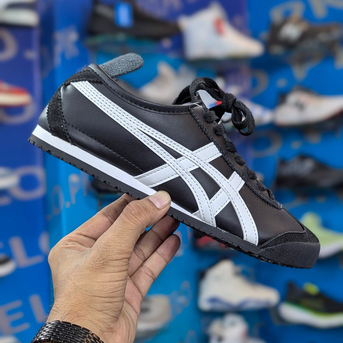 Onitsuka Tiger Black White Premium Quality (Dot PErefect)