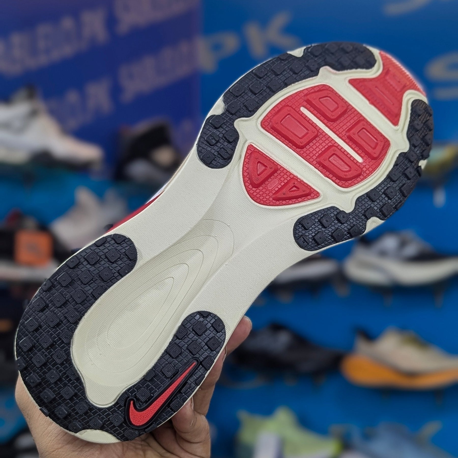 Nike Vomero 18 Platinum Tint Premium Quality (Dot perfect)