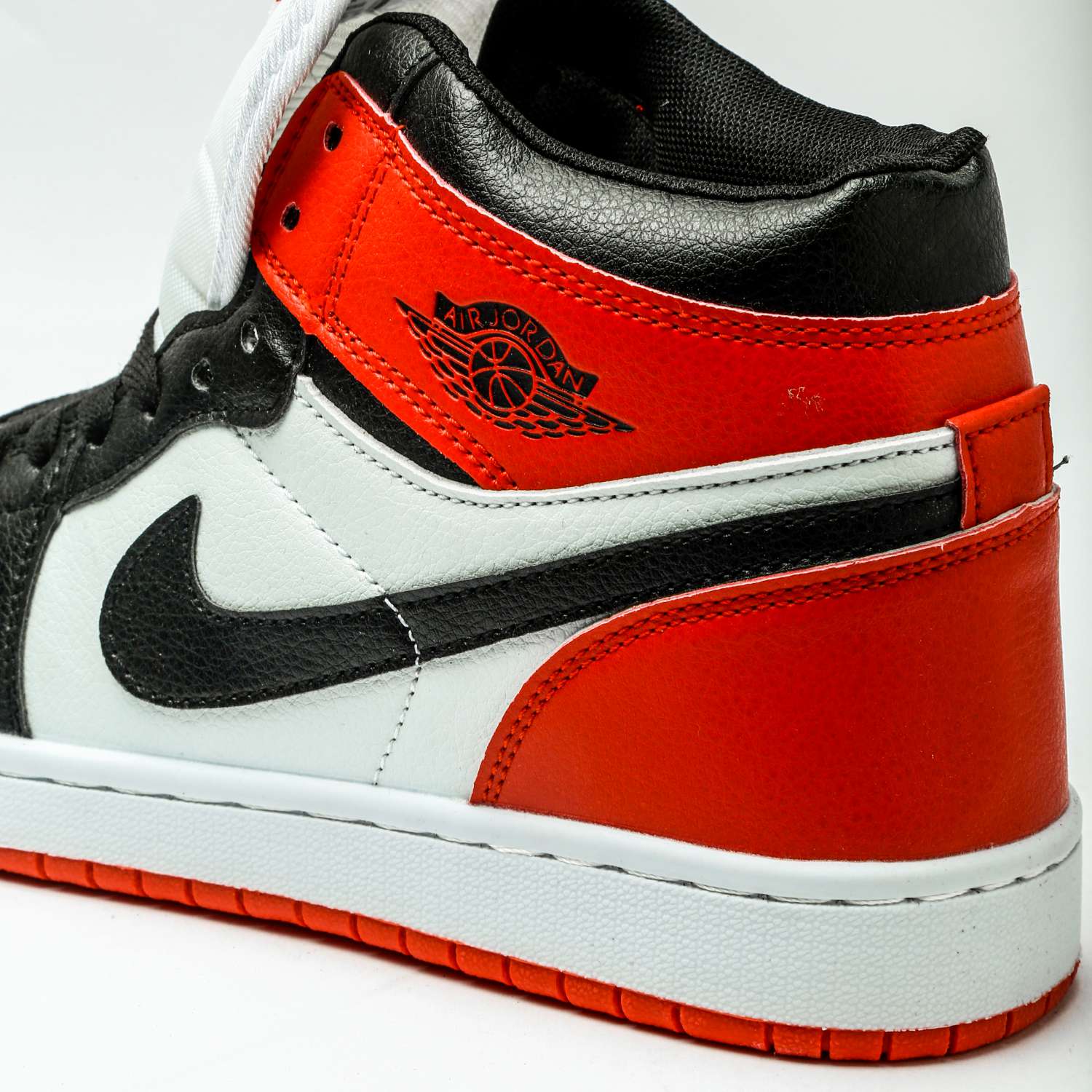 Jordan 1 High Top Red Black