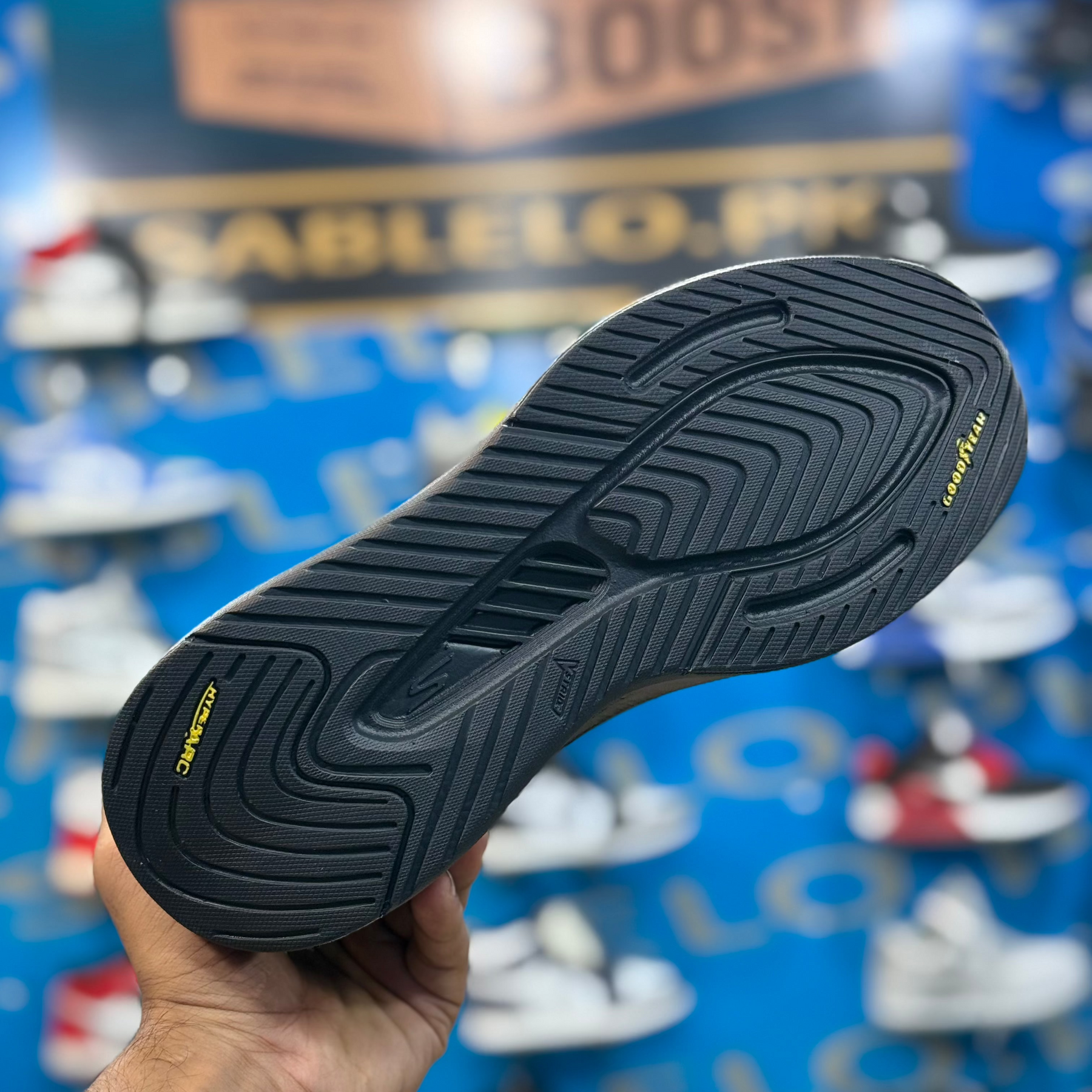 Skechers Slip inns-Archfit Triple Black Premium (Dot Perfect)