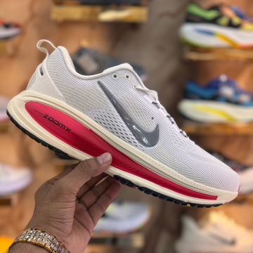 Nike Vomero 18 Platinum Tint Premium Quality (Dot perfect)