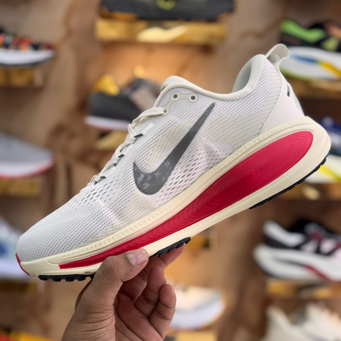Nike Vomero 18 Platinum Tint Premium Quality (Dot perfect)