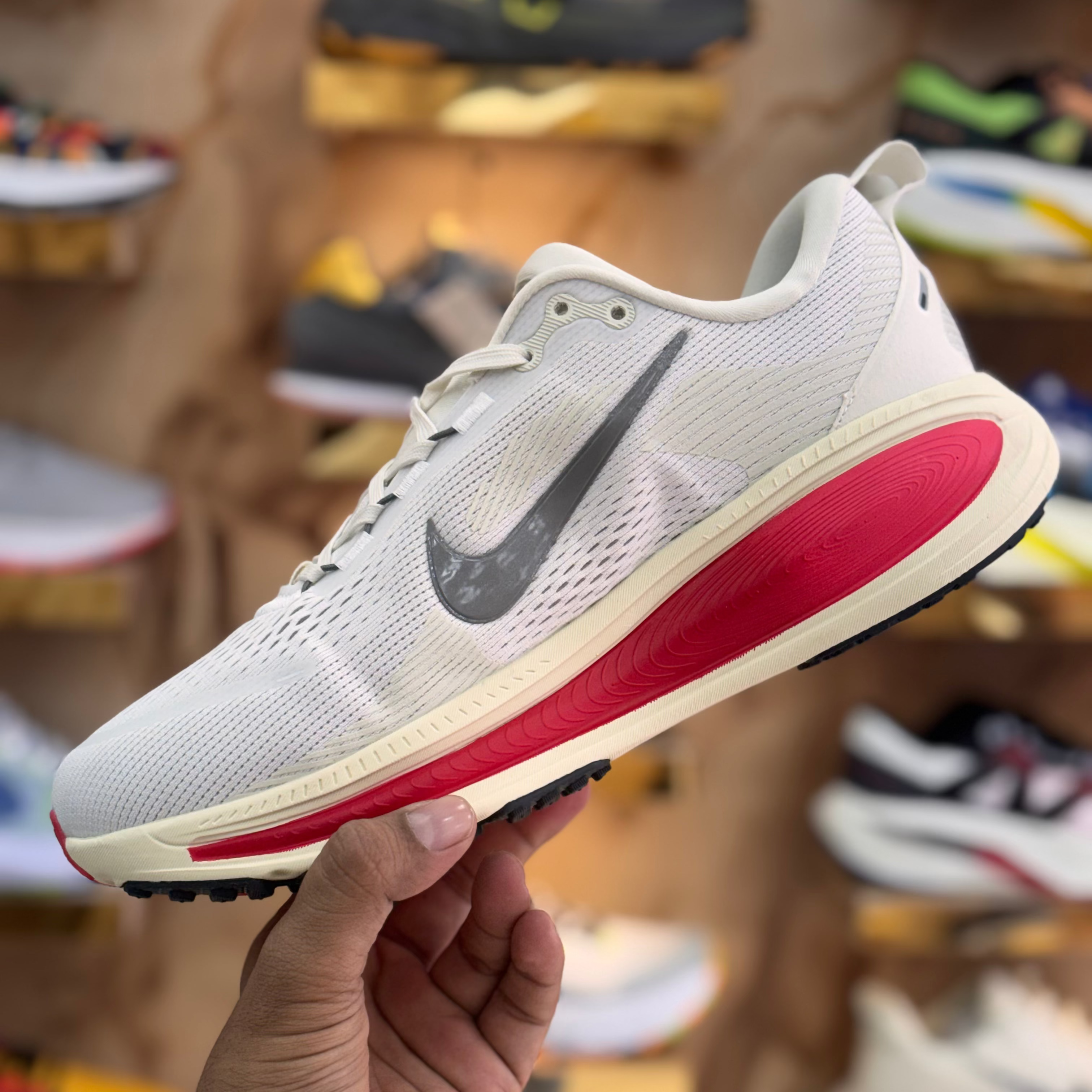Nike Vomero 18 Platinum Tint Premium Quality (Dot perfect)