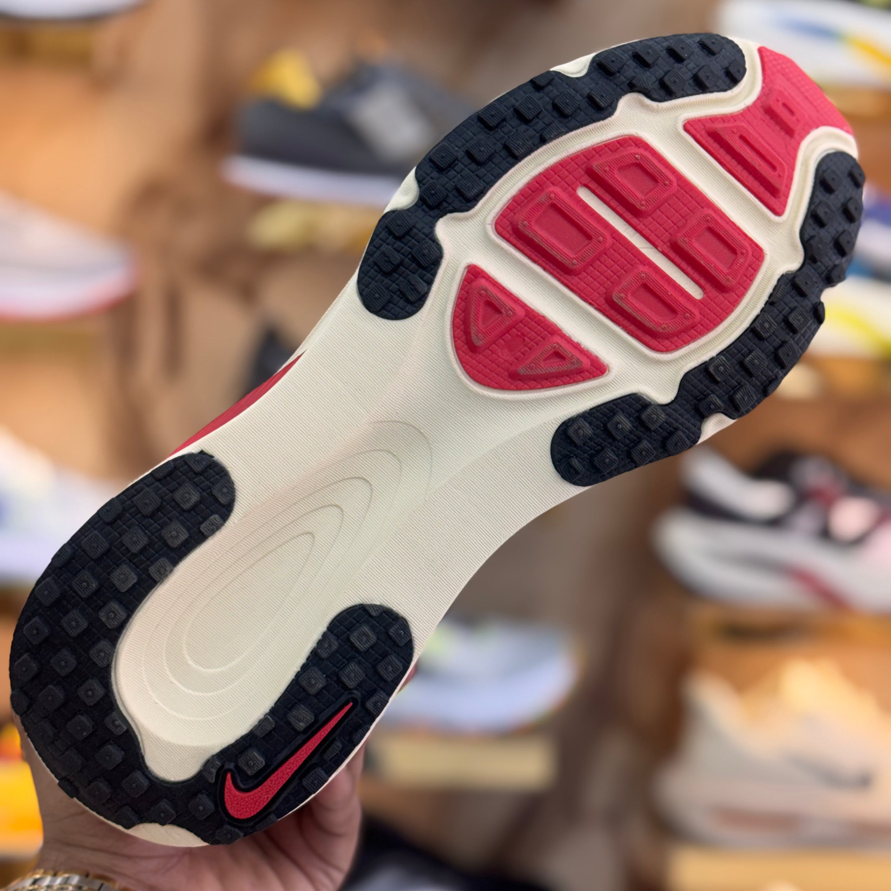 Nike Vomero 18 Platinum Tint Premium Quality (Dot perfect)