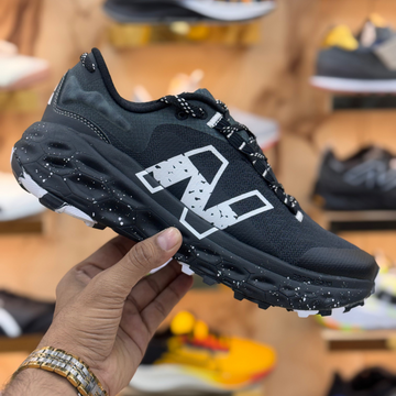 NEW BALANCE FRESH FOAM MORE TRAIL V2 BLACK WHITE