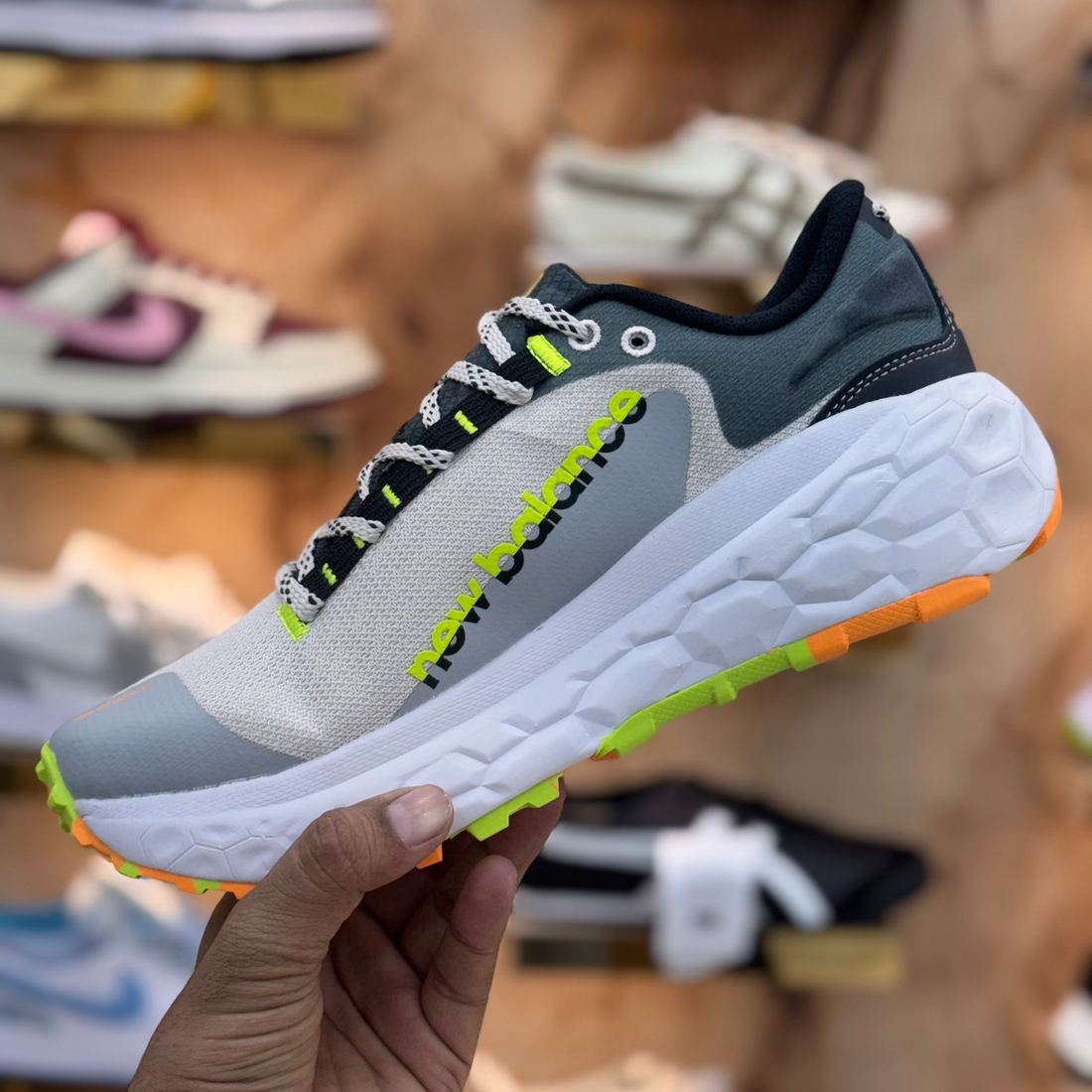 NEW BALANCE FRESH FOAM MORE TRAIL V2 WHITE BLACK GREEN