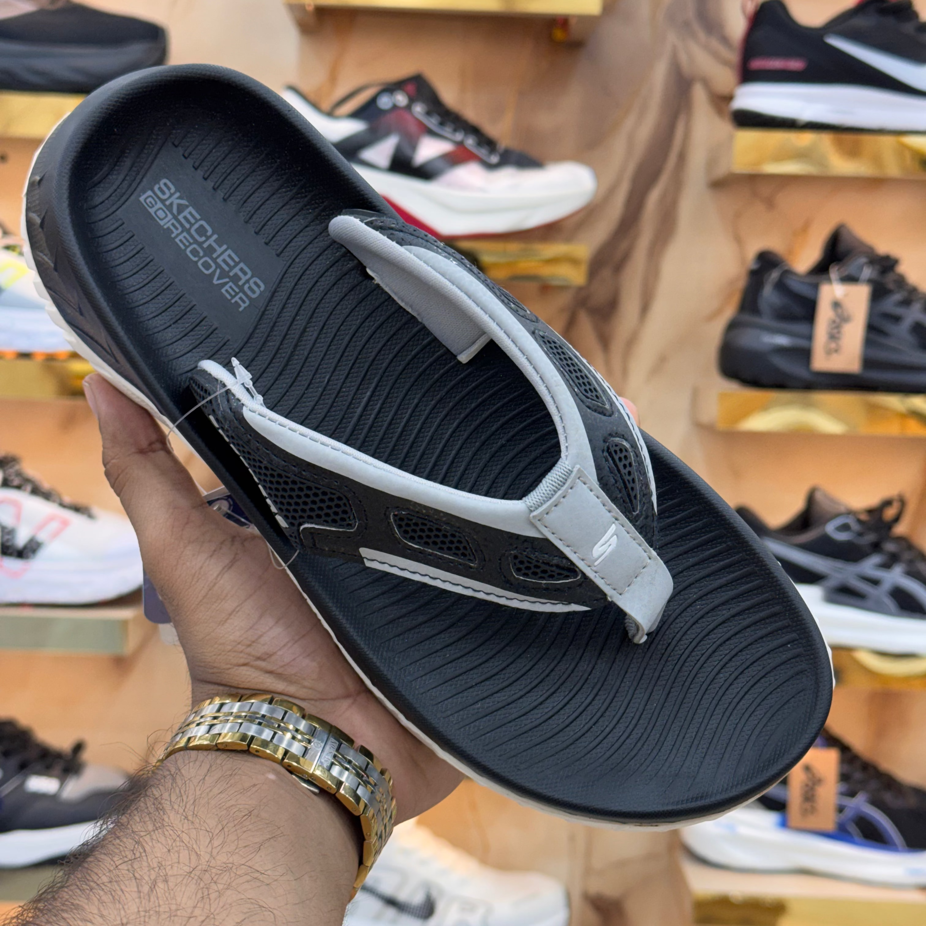 SKECHERS MEDICATED RELAX FIT Flip Flop black Premium Quality (Dot perfect)