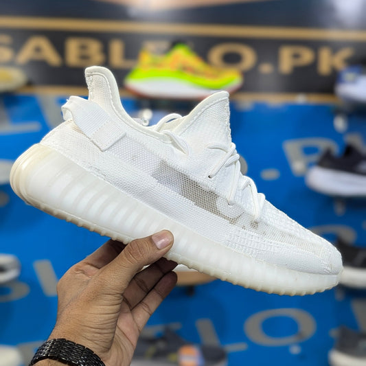 Yeezy 350 Triple White Premium Quality (Dot Perfect)