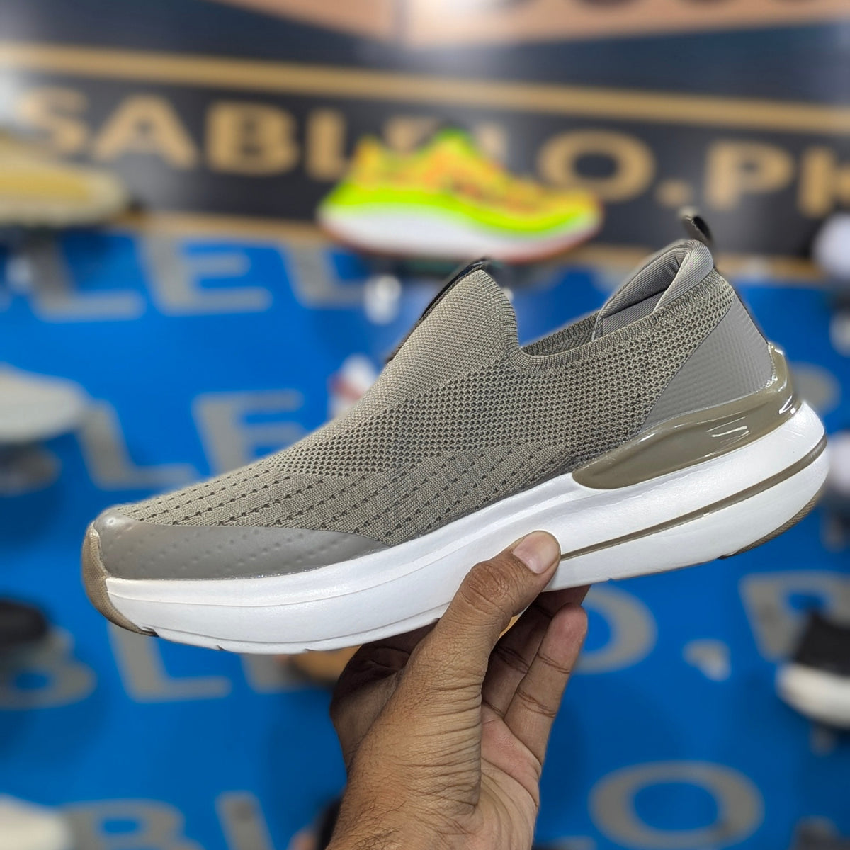 Skechers Max Cushion Hyper Burst Camel White