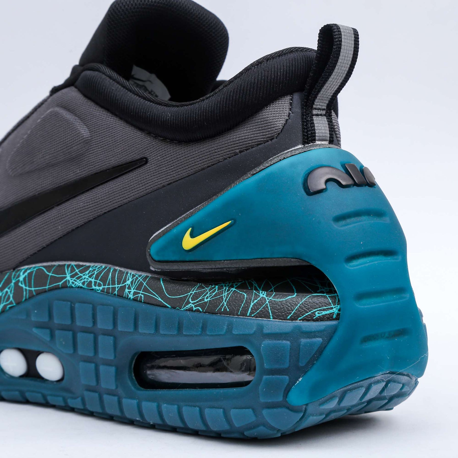 Nike Adobt Auto Max Gray green